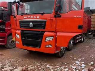 中国重汽 SITRAK C7H  汕德卡9米6高栏货车